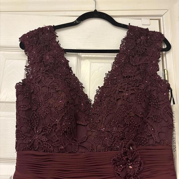 NWT  Social Occasions by Mon Cheri. Satin Sequin Mother Of Bride. Size 8. $398 - Picture 7 of 12